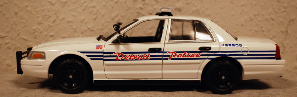 2008 Ford Crown Vic. Detroit Police Ser. 6 1:24 Green Light 85563