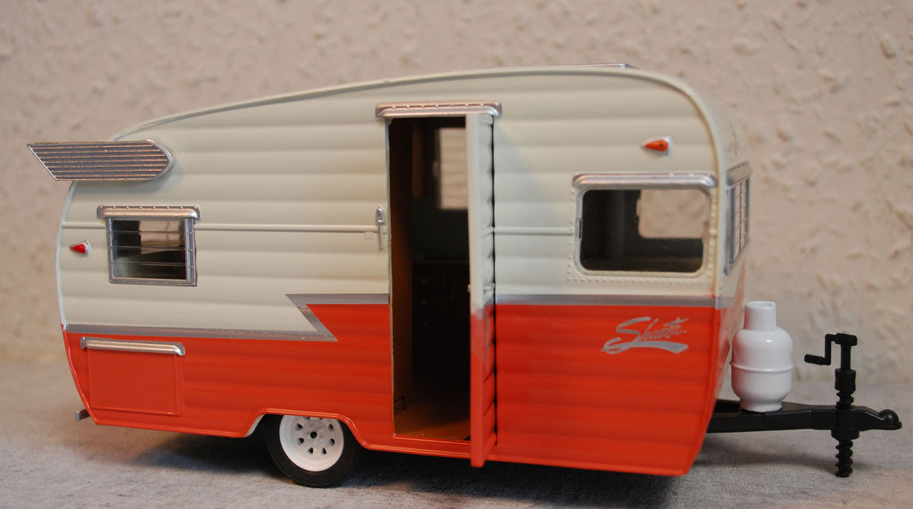 1961 Shasta Airflyte 15`Camping Trailer Camping Anhänger 1:24, Green Light 18225