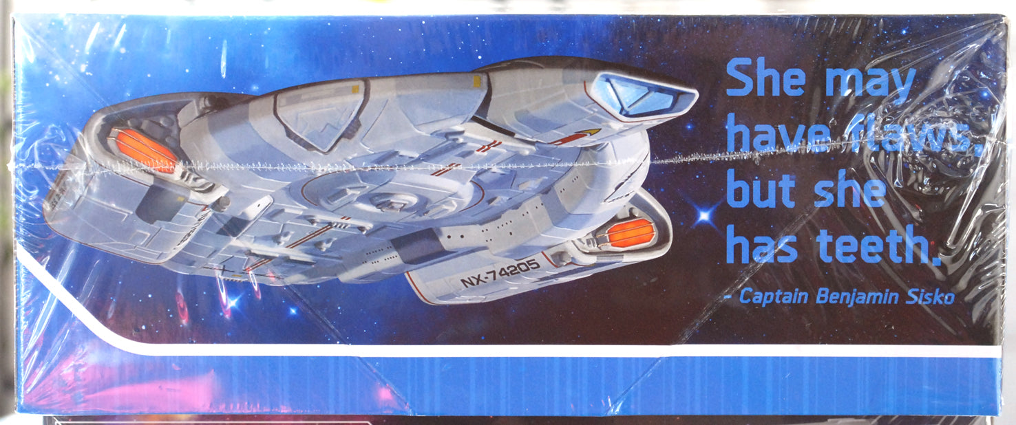 Polar Lights 952 Star Trek USS Defiant NX-74205 Snap Kit