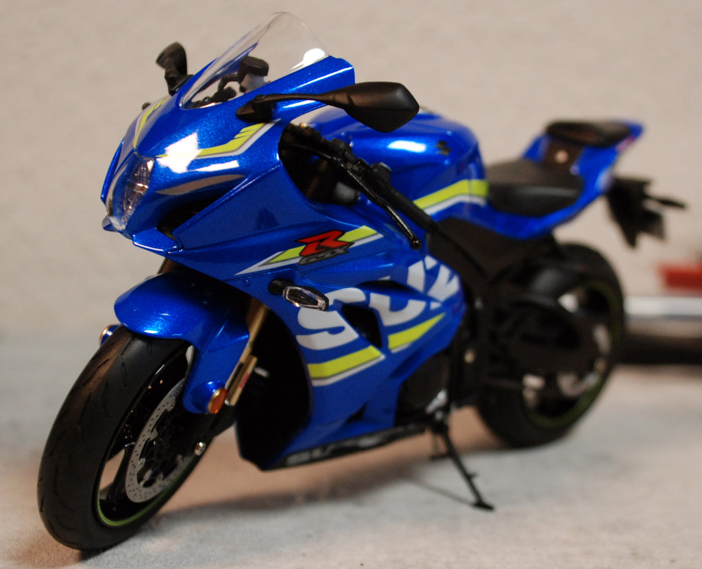 Suzuki GSX-R 1000 R Premium Fertigmodell 1:12 Aoshima 106136