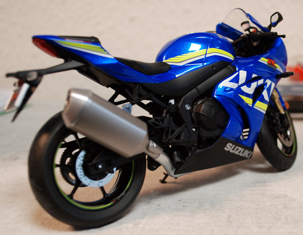 Suzuki GSX-R 1000 R Premium Fertigmodell 1:12 Aoshima 106136