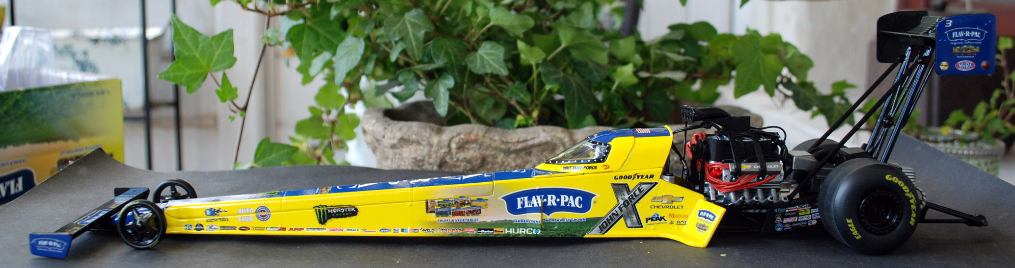 Autoworld CP7702 2020 FLAV-R-PAC 2020 NHRA Top Fuel John Force 1:24