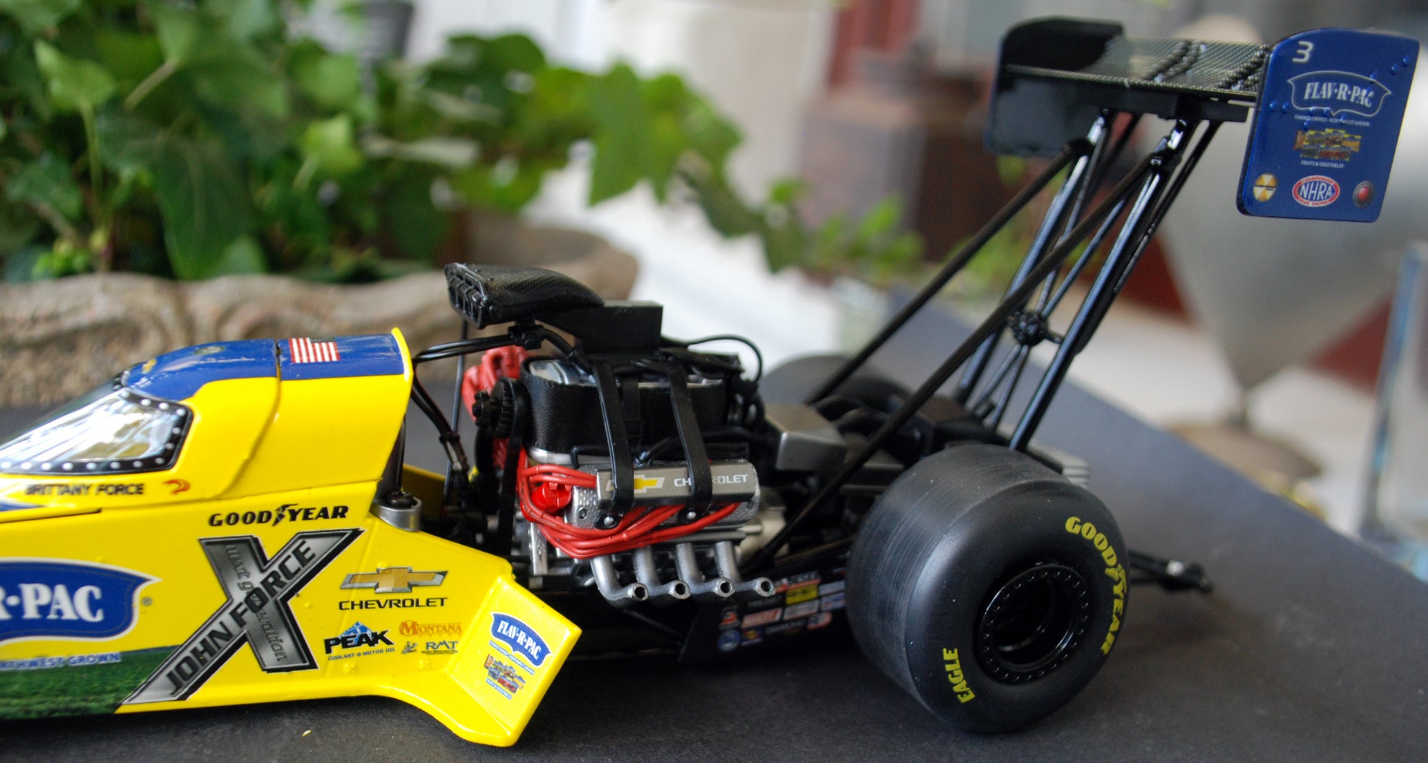 Autoworld CP7702 2020 FLAV-R-PAC 2020 NHRA Top Fuel John Force 1:24