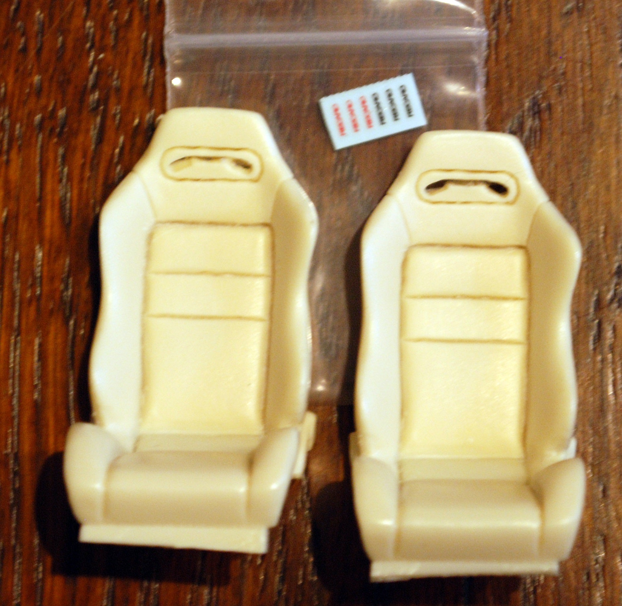 ZoomOn Rennsitze Customsitze Recaro Bride Mugen Momo TRD 1:24