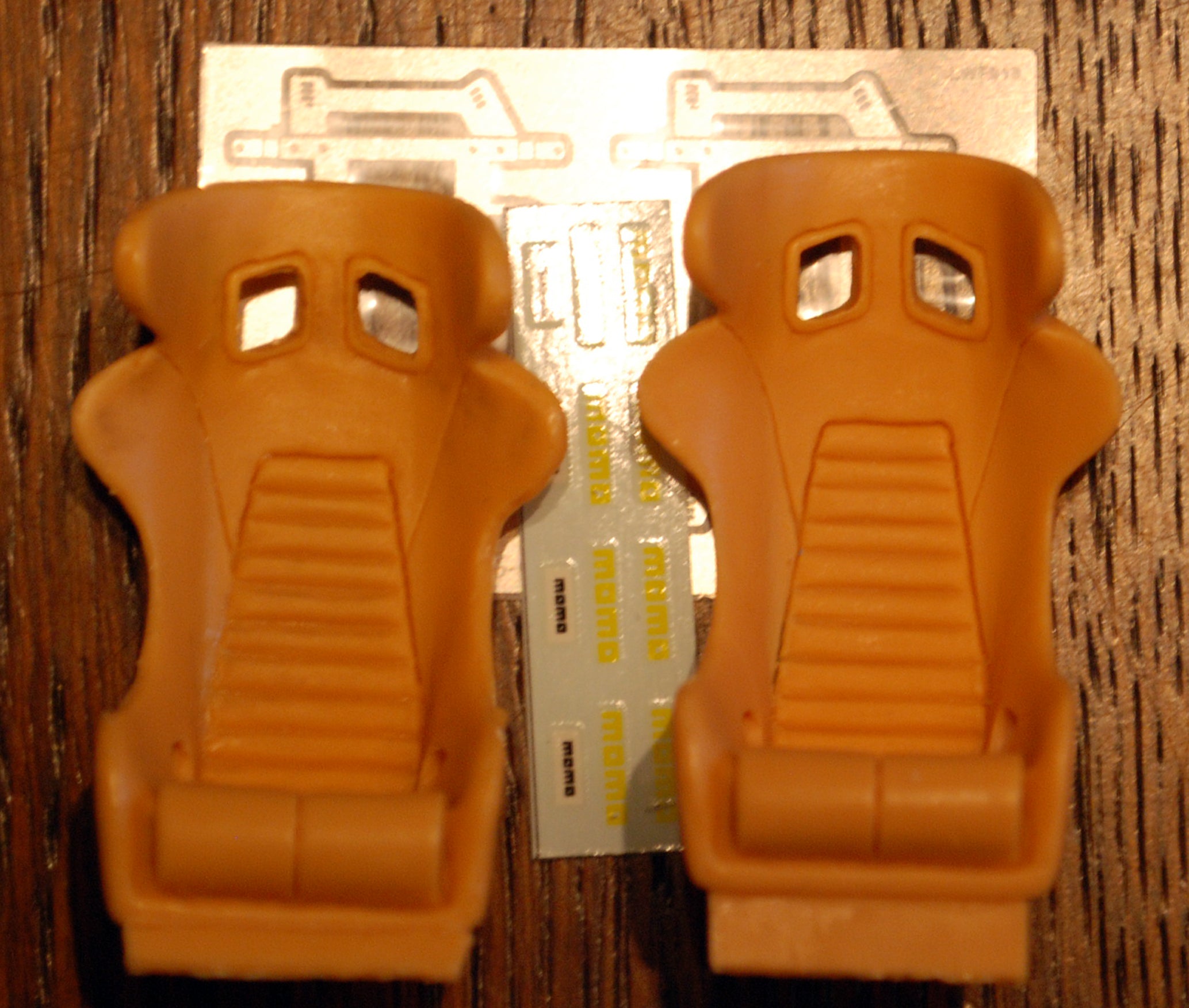 ZoomOn Rennsitze Customsitze Recaro Bride Mugen Momo TRD 1:24
