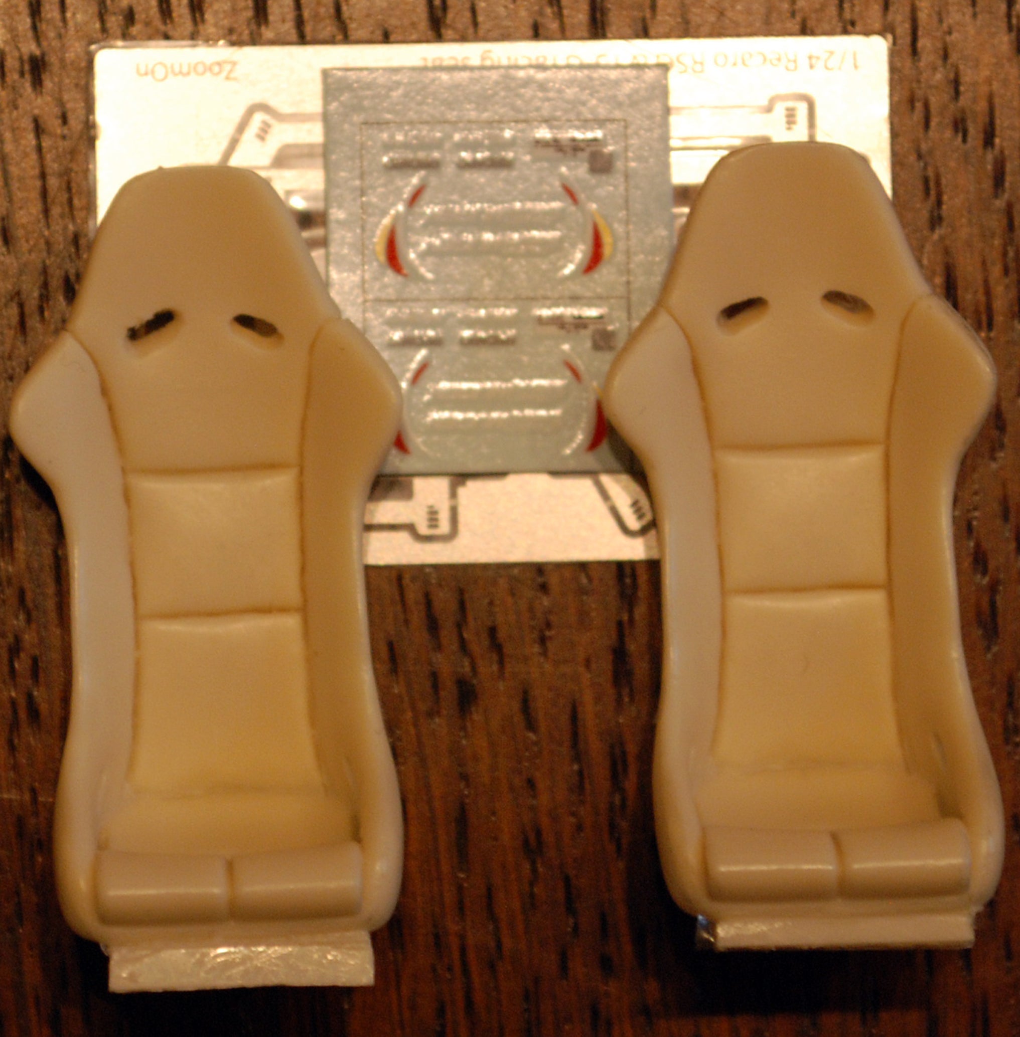 ZoomOn Rennsitze Customsitze Recaro Bride Mugen Momo TRD 1:24