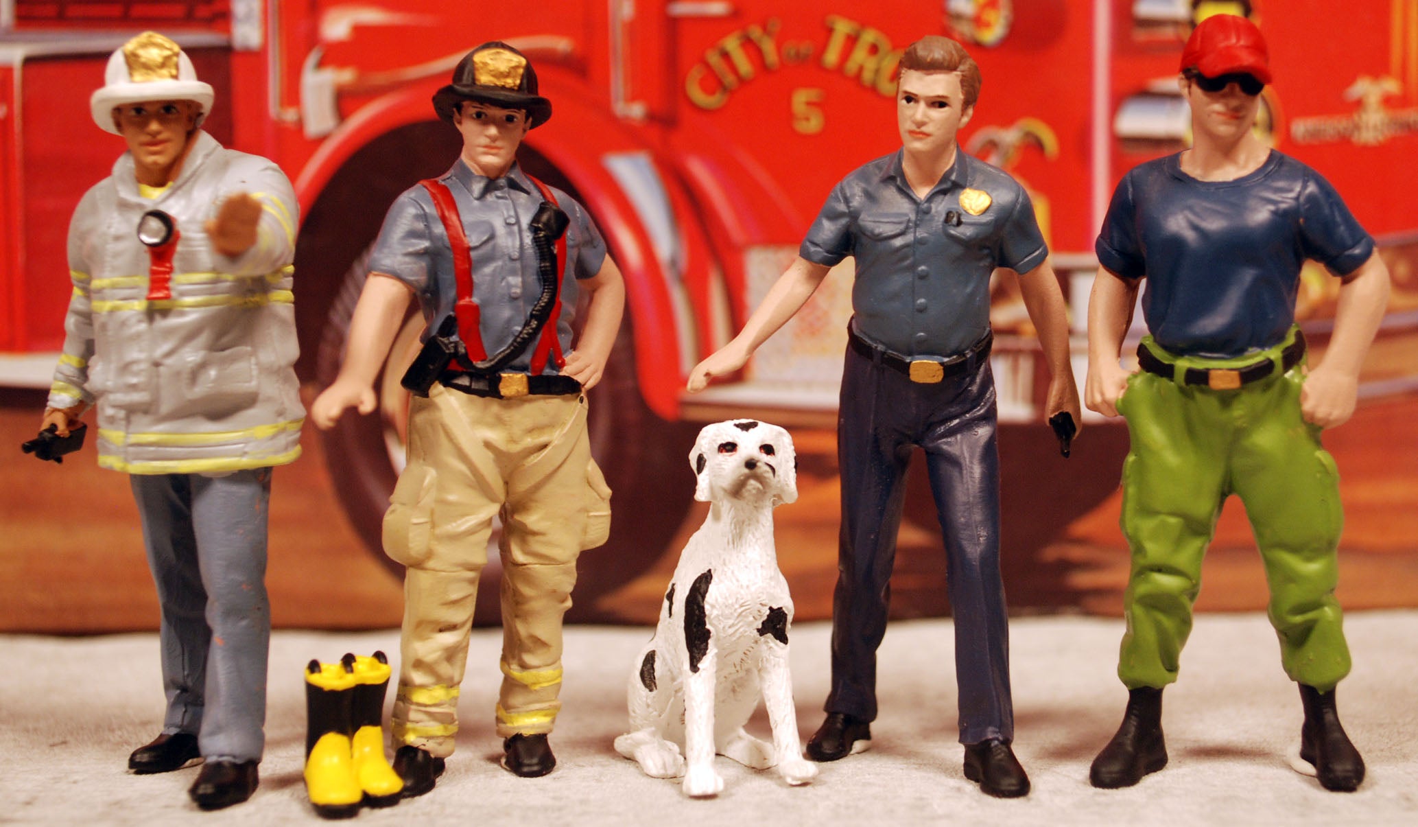 76418B American Diorama Firefighters Set of 4 Feuerwehr Polizei 1:24
