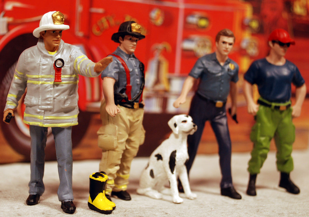 76418B American Diorama Firefighters Set of 4 Feuerwehr Polizei 1:24
