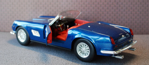 1957 Ferrari 250 California blau 1:24