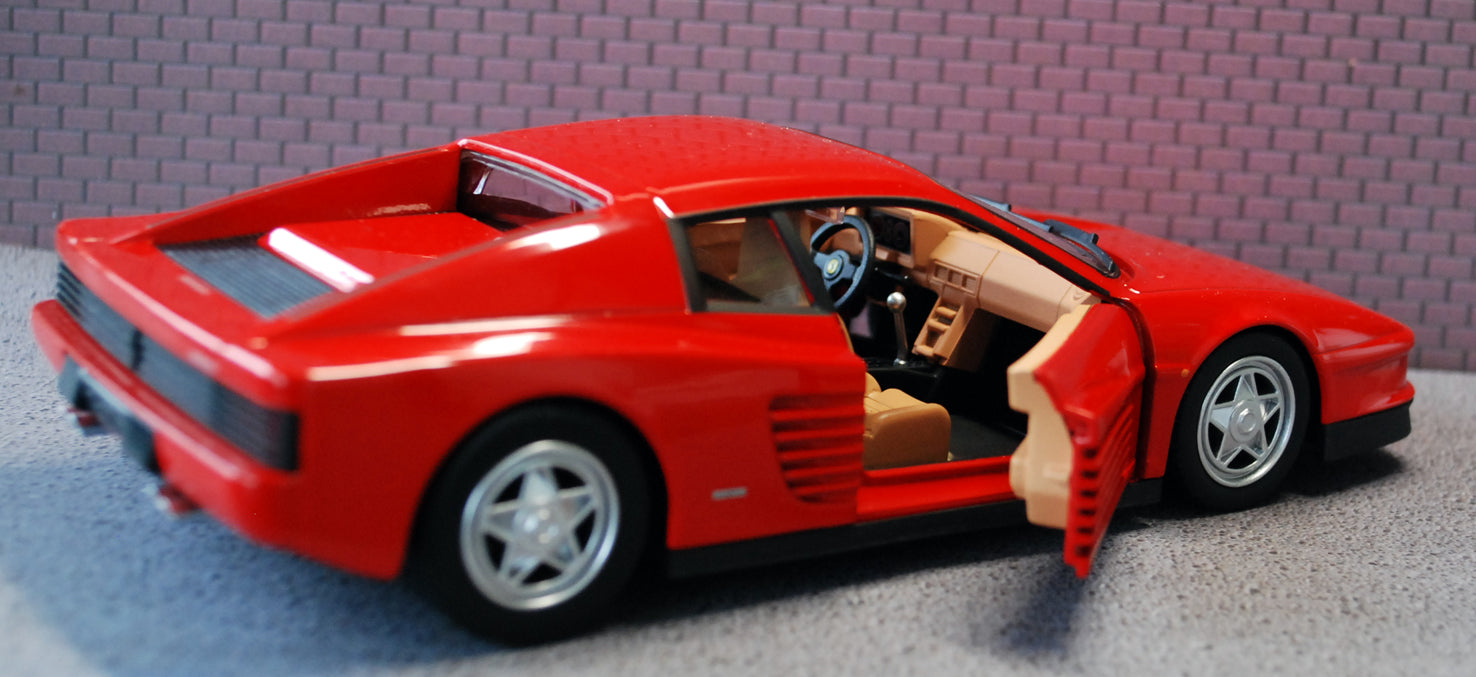 1984 Ferrari Testarossa rot 1:24