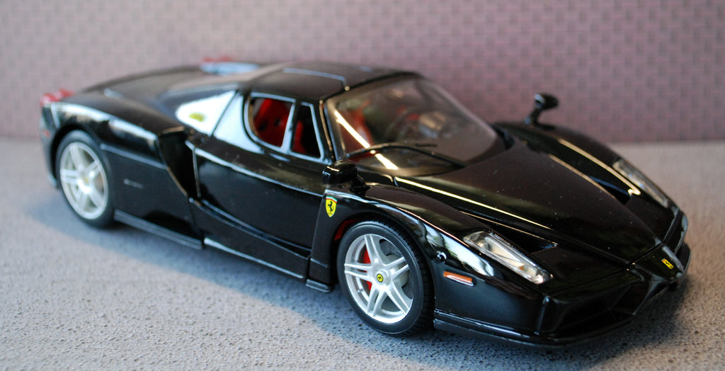 2002 Ferrari Enzo schwarz 1:24