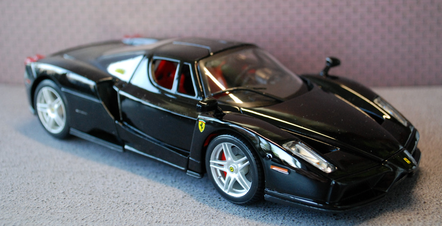 2002 Ferrari Enzo schwarz 1:24