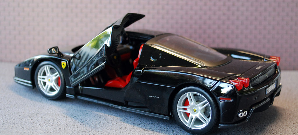 2002 Ferrari Enzo schwarz 1:24