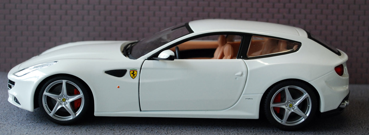 2011 Ferrari FF weiß 1:24