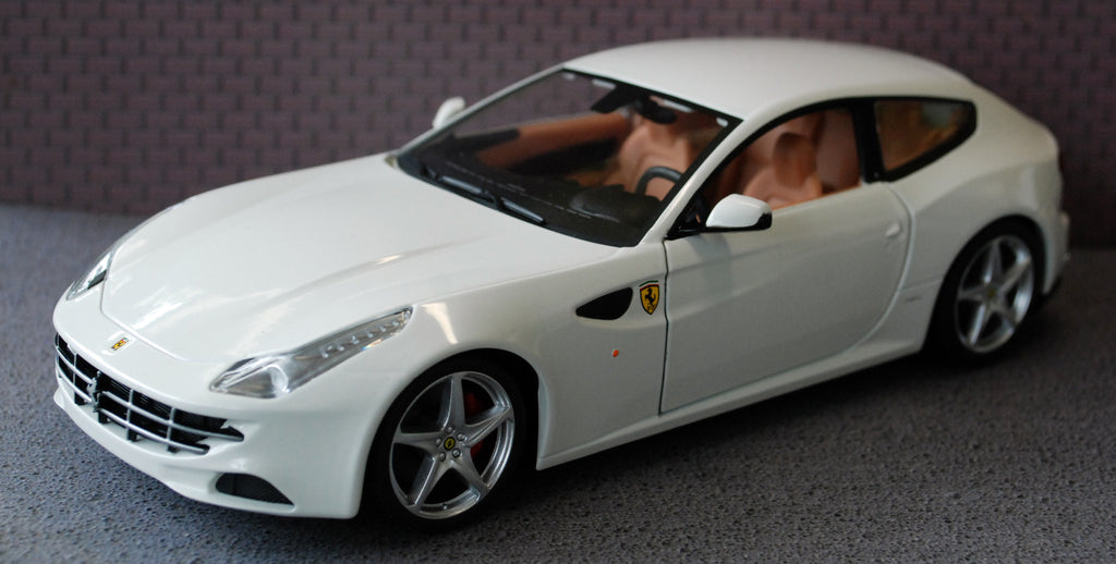 2011 Ferrari FF weiß 1:24