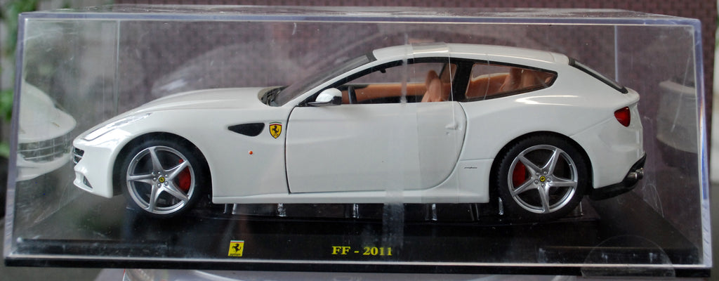 2011 Ferrari FF weiß 1:24