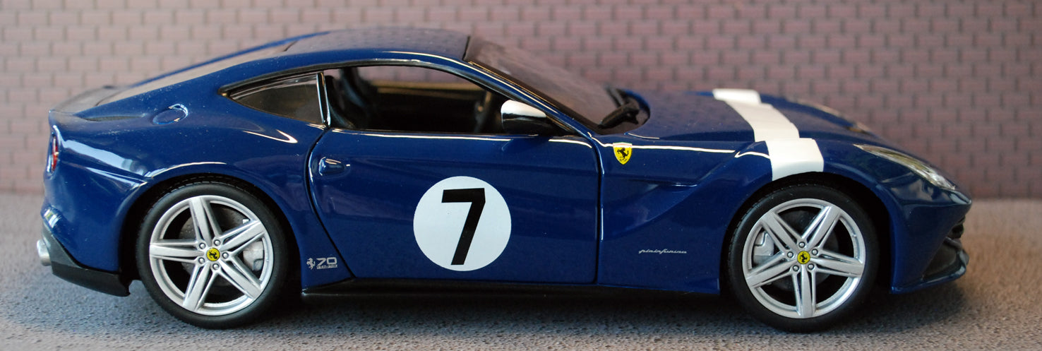 2012 Ferrari F 12 Berlinetta # 7 blau 1:24