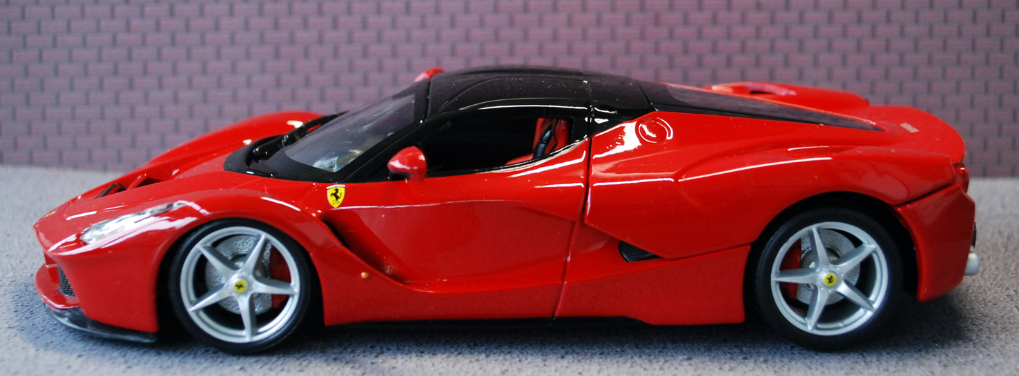 2013 La Ferrari rot 1:24