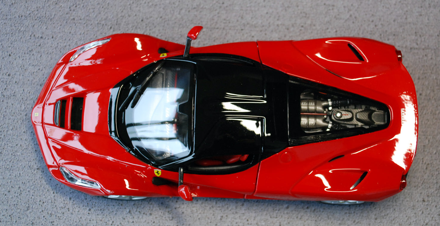 2013 La Ferrari rot 1:24