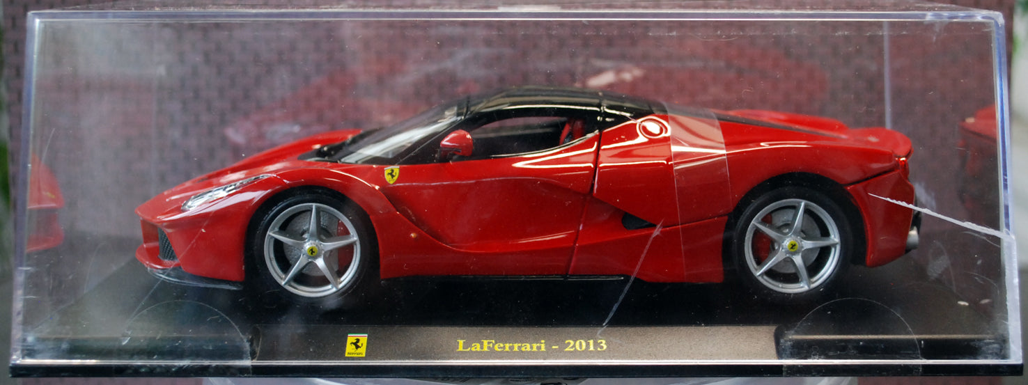 2013 La Ferrari rot 1:24