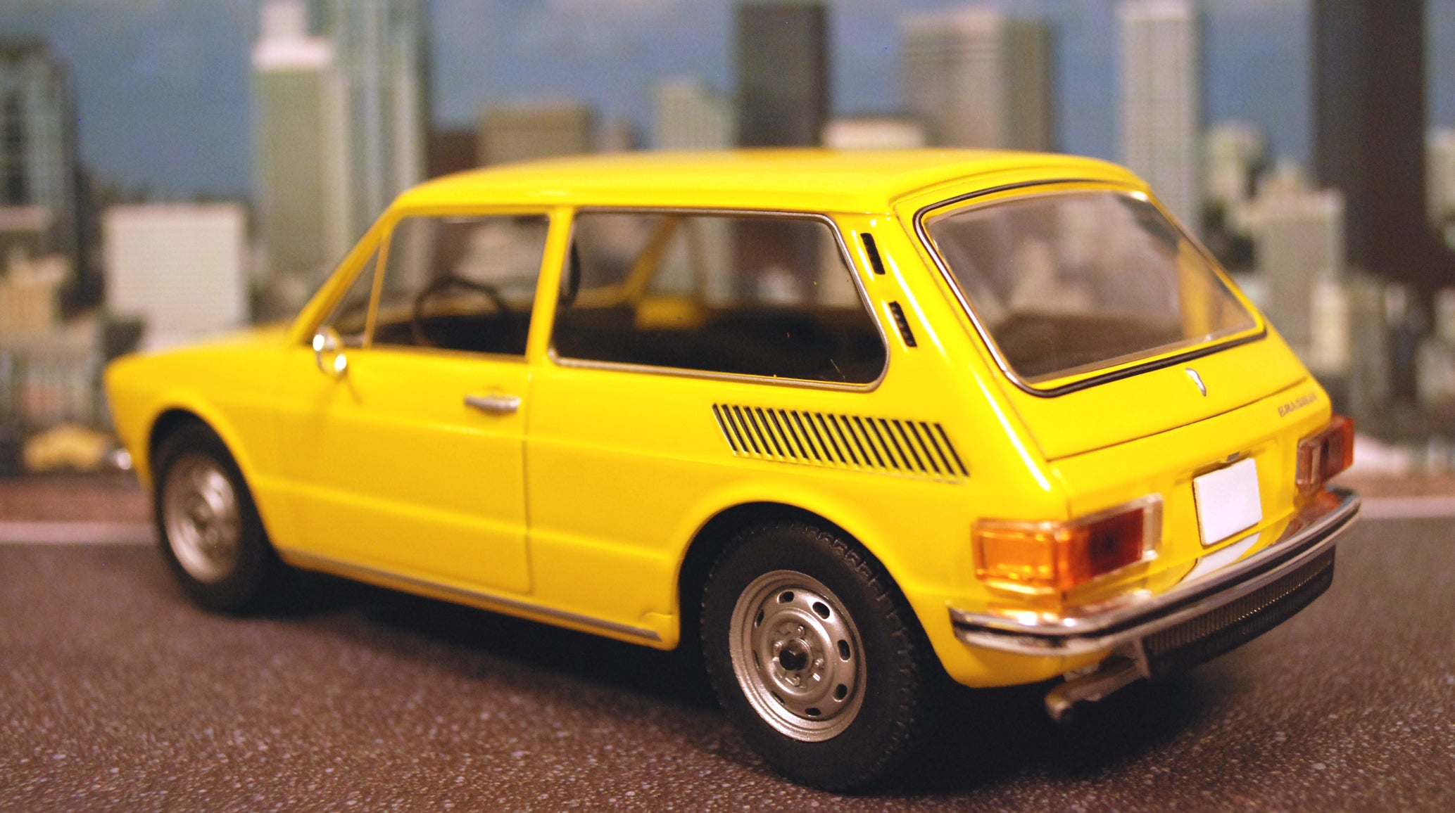 1974 Volkswagen Brasilia 1:24 Fabbri / White Box / Hachette