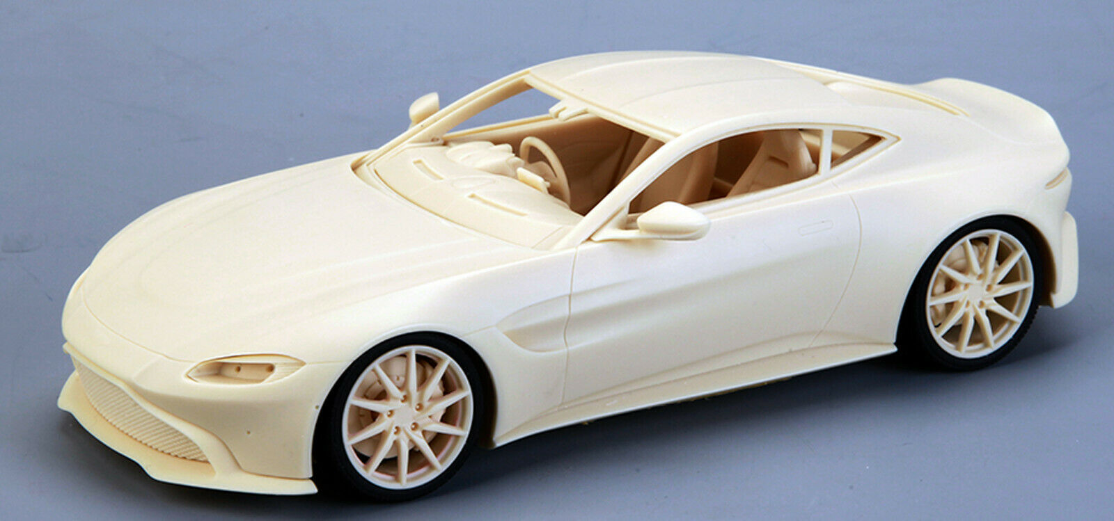 Alpha Model 02-019 2018 Aston Martin Vantage 1:24 neu 2020
