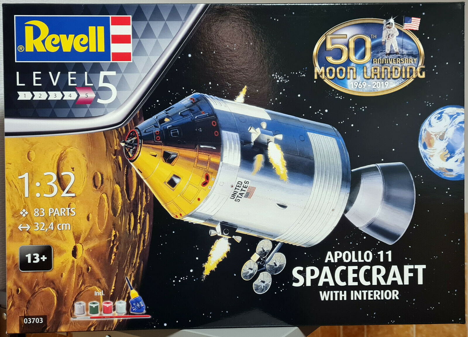 Revell 03703 Apollo 11 Spacecraft w. Interior 50th Anniv. 1:32