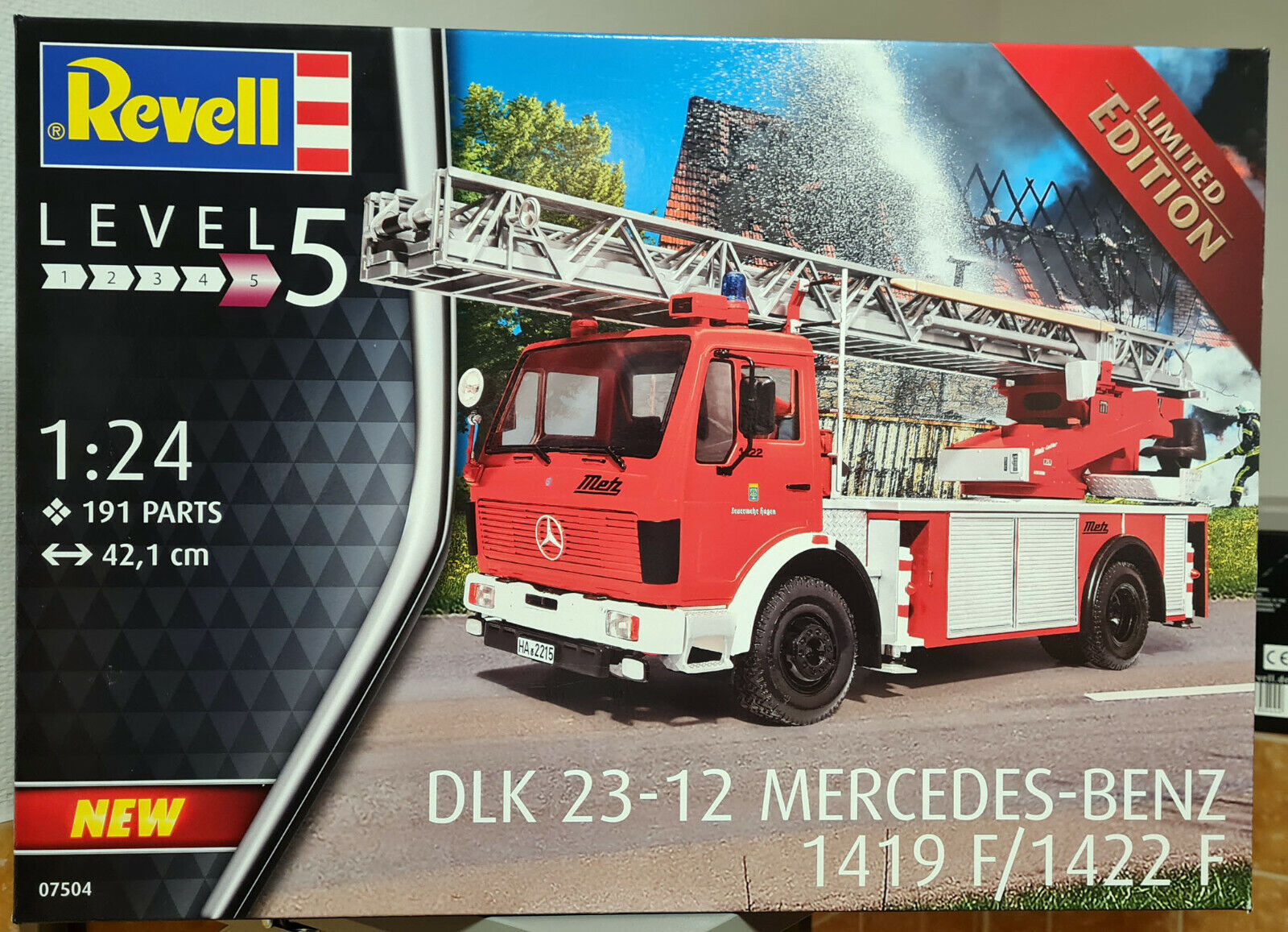 Revell 07504 Mercedes Benz 1419 F / 1422 F DLK 23-12 1:24