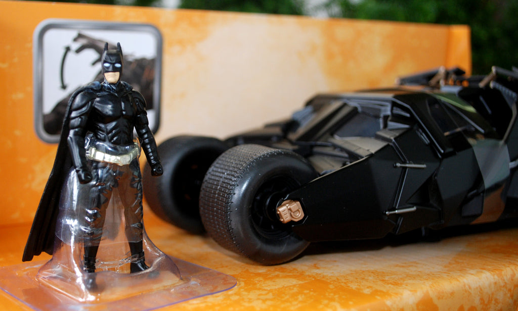 2008 Batmobile mit Batman The Dark Knight, 1:24, Jada 98261 neu 2017 neu