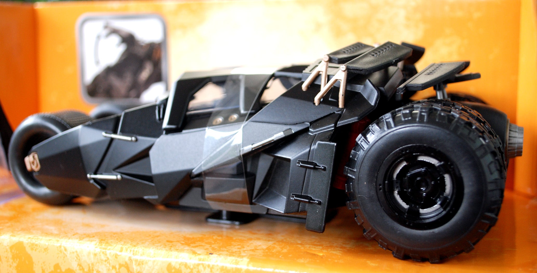 2008 Batmobile mit Batman The Dark Knight, 1:24, Jada 98261 neu 2017 neu