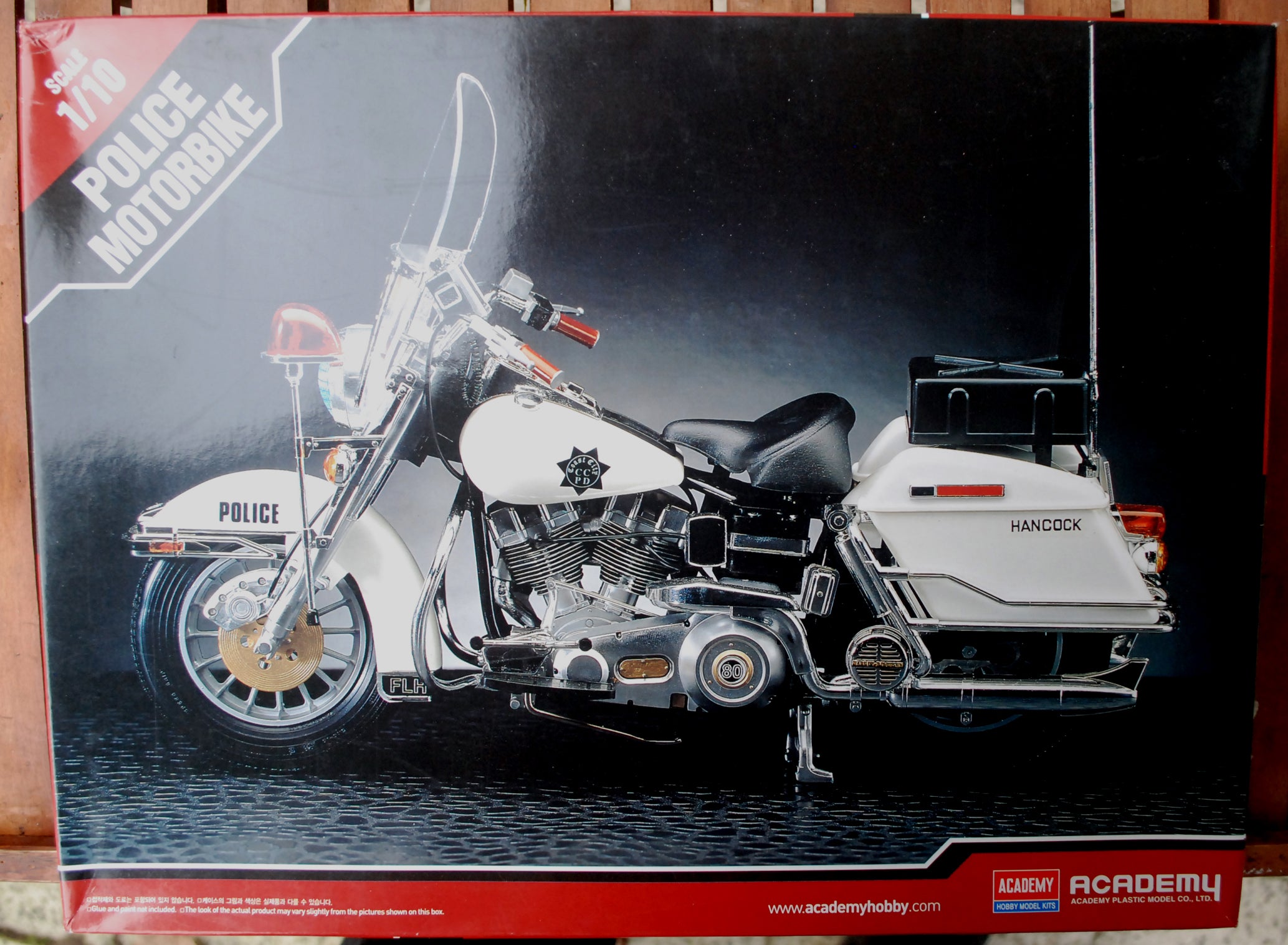 Harley Davidson Electra Glide Police 1:10 Academy 15500