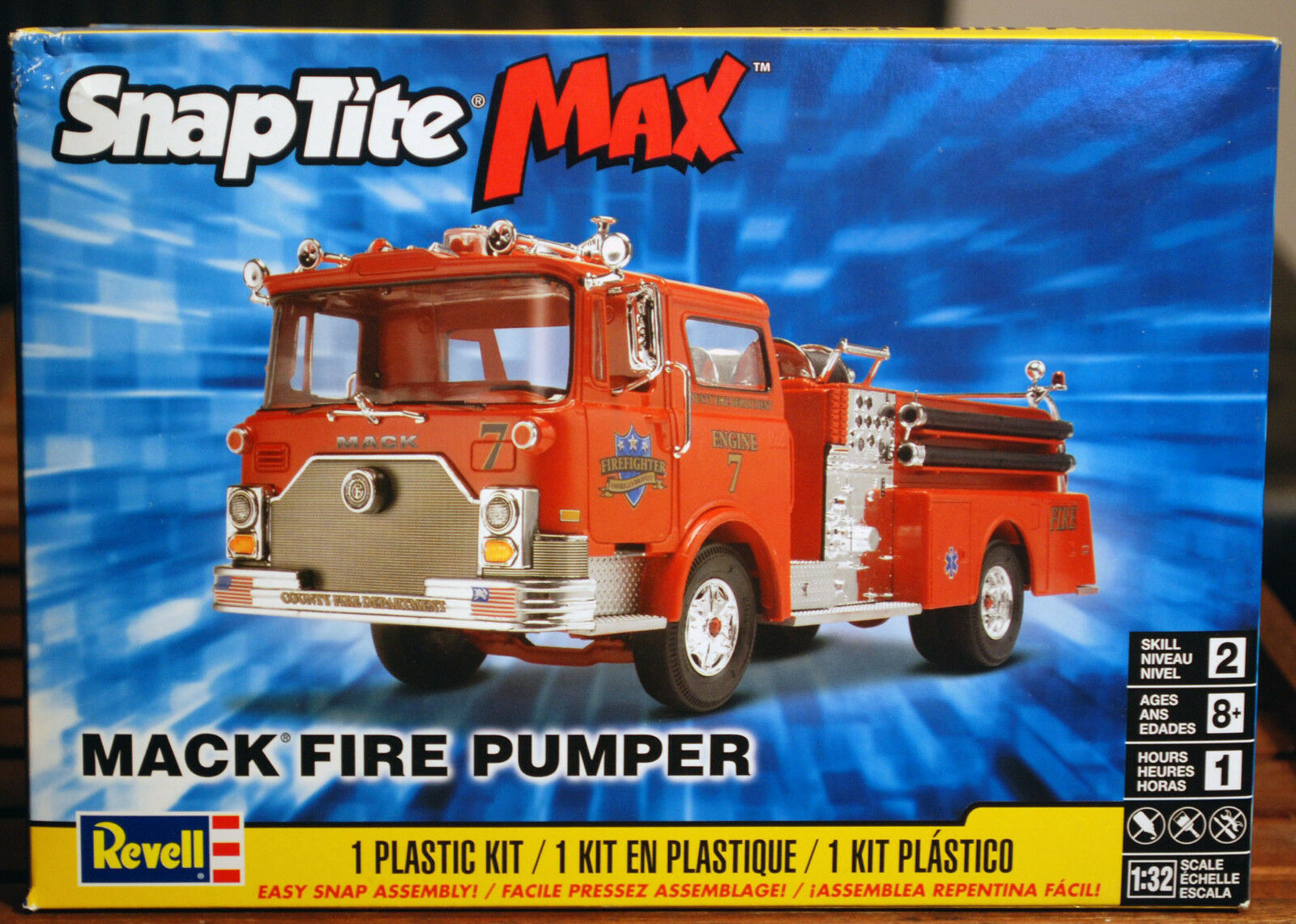 Revell 1225 Mack Fire Pumper Feuerwehr Bausatz Snap Tite 1:32 USA Bausatz