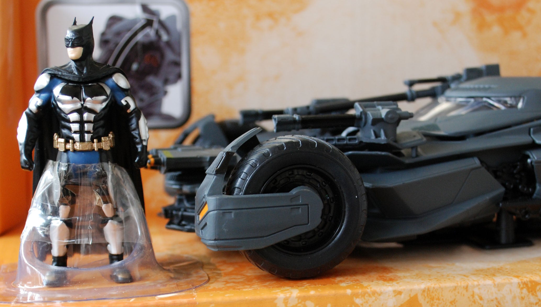 2016 Batmobile Tumbler Batman vs Superman Justice League 1:24 Jada 99232