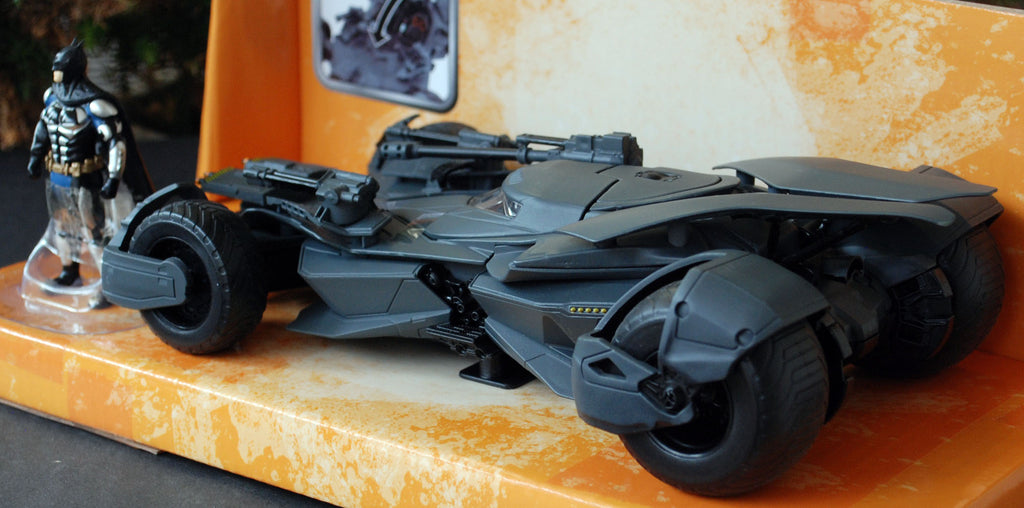 2016 Batmobile Tumbler Batman vs Superman Justice League 1:24 Jada 99232