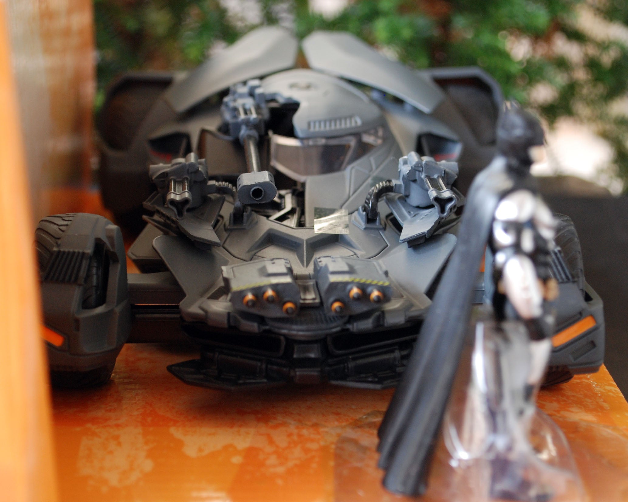 2016 Batmobile Tumbler Batman vs Superman Justice League 1:24 Jada 99232