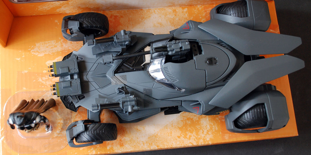 2016 Batmobile Tumbler Batman vs Superman Justice League 1:24 Jada 99232