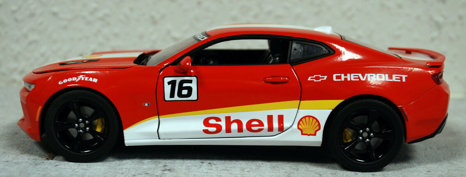 Greenlight 18239 2017 Chevrolet Camaro SS # 16 SHELL 1:24