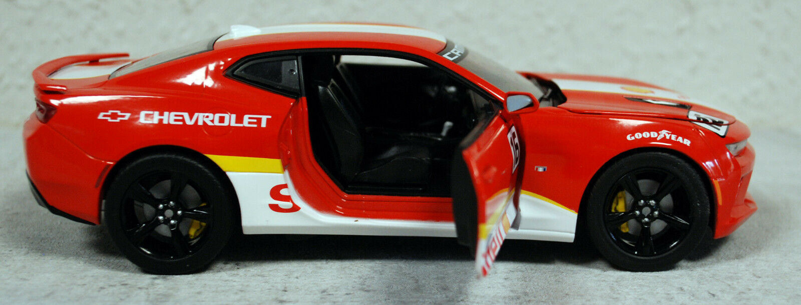 Greenlight 18239 2017 Chevrolet Camaro SS # 16 SHELL 1:24