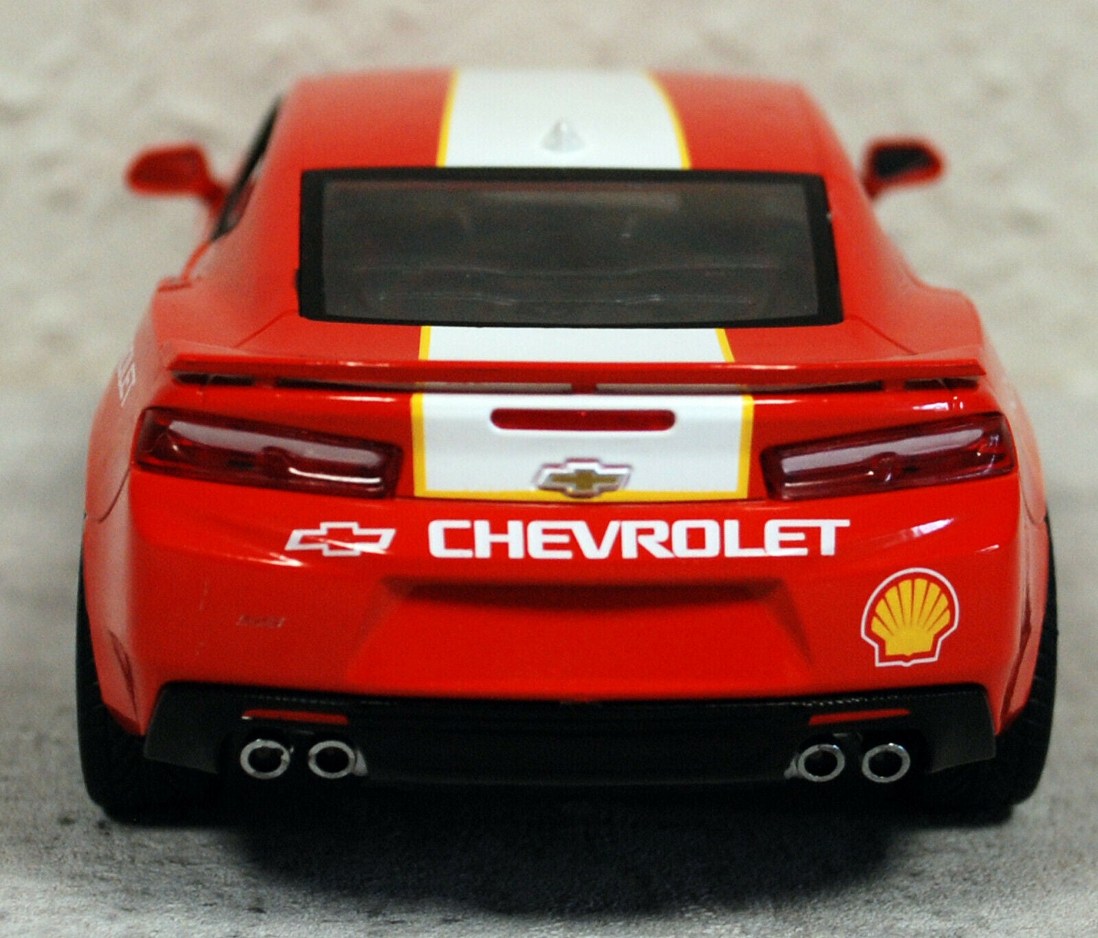 Greenlight 18239 2017 Chevrolet Camaro SS # 16 SHELL 1:24