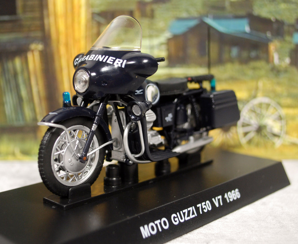 Polizeimotorrad 1966 Moto Guzzi 750 V7 Carabinieri 1:24