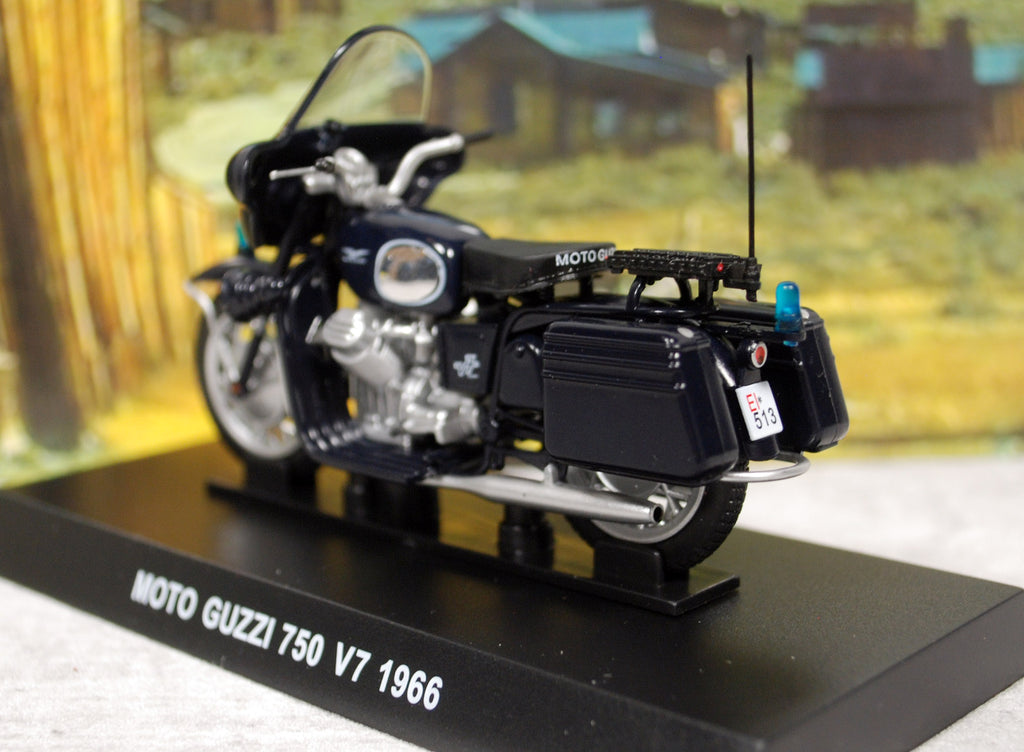 Polizeimotorrad 1966 Moto Guzzi 750 V7 Carabinieri 1:24