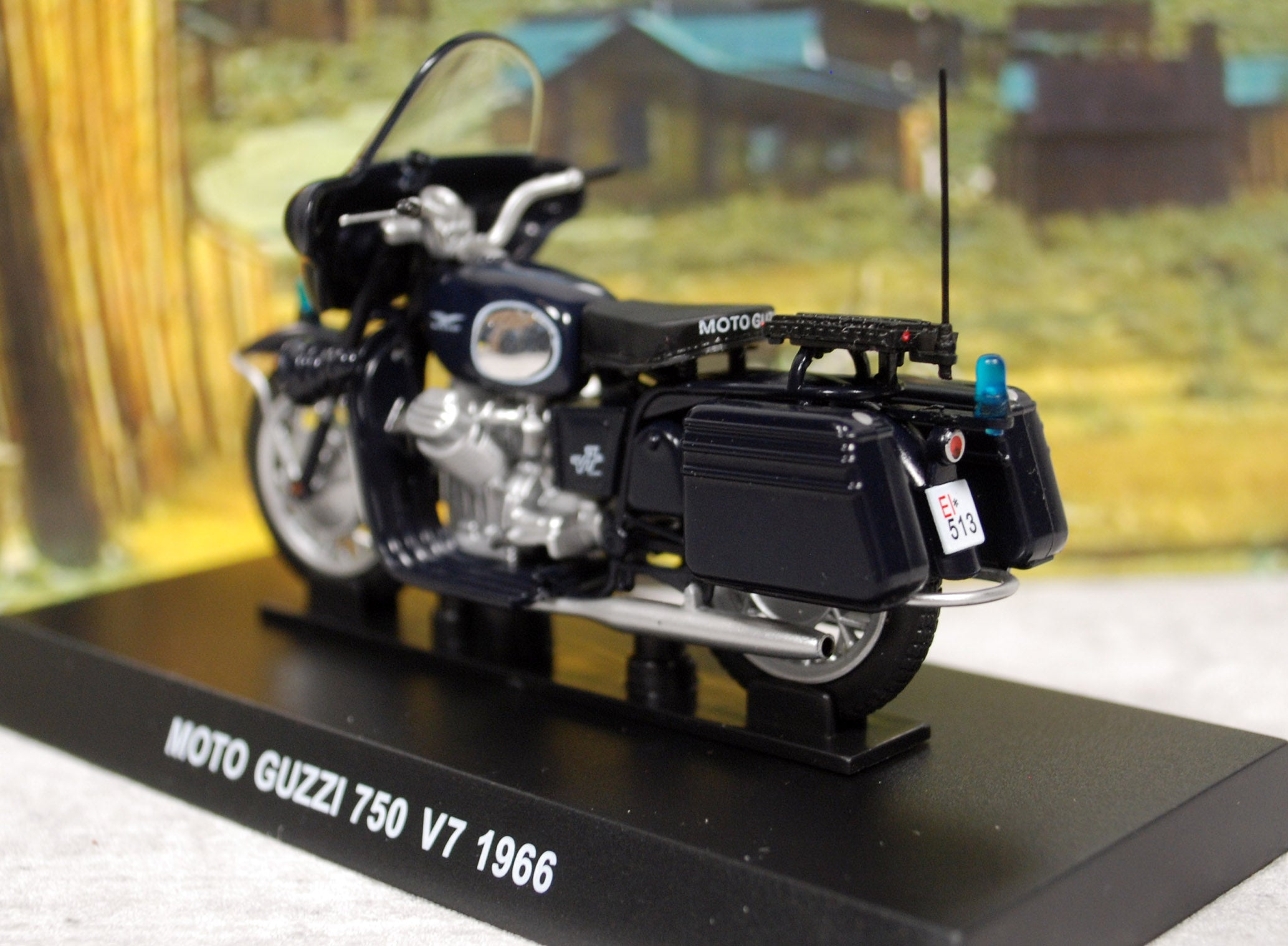 Polizeimotorrad 1966 Moto Guzzi 750 V7 Carabinieri 1:24