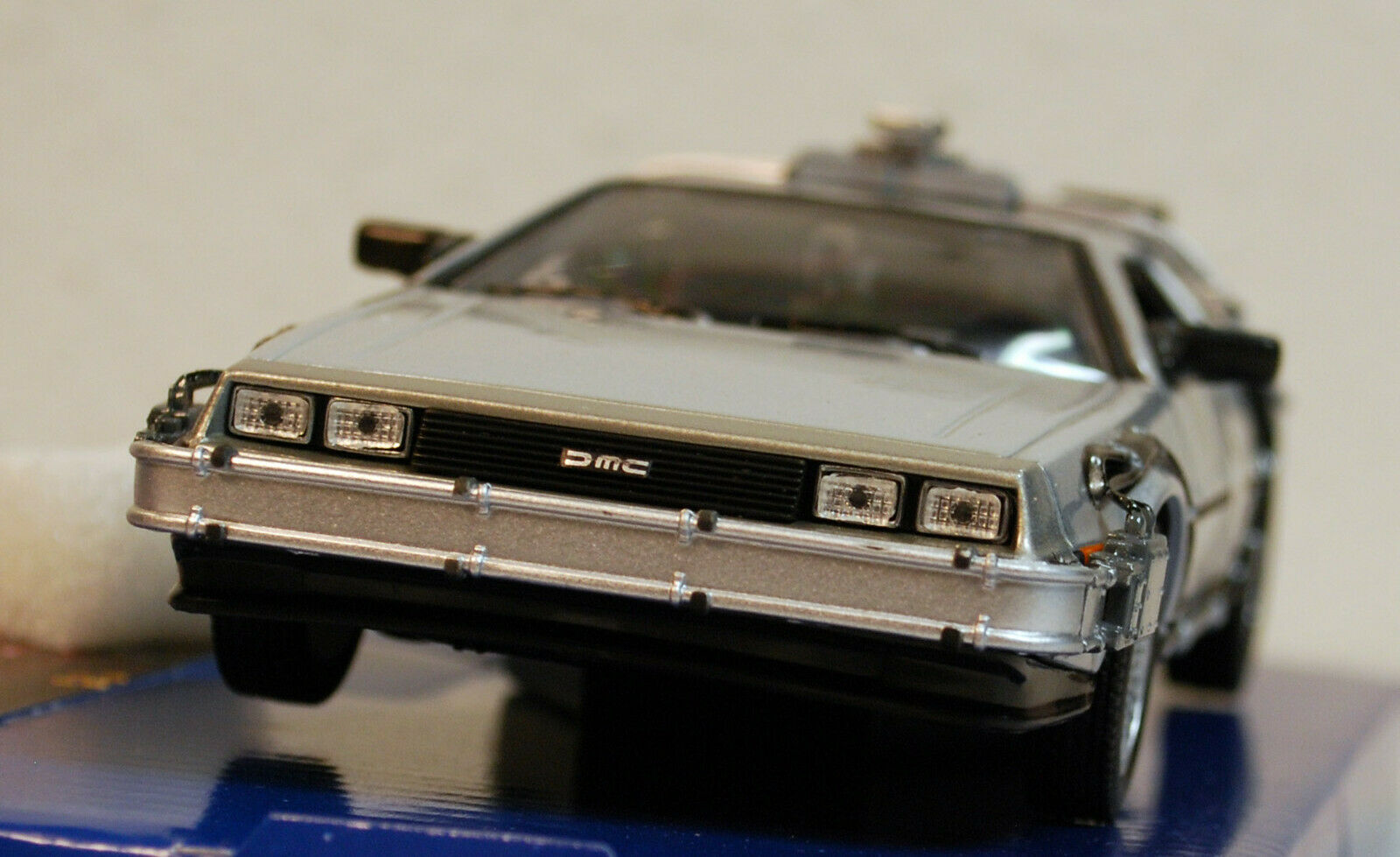 1985 Zurück in die Zukunft II De Lorean DMC 12 Time Machine 1:24 Welly 22441W