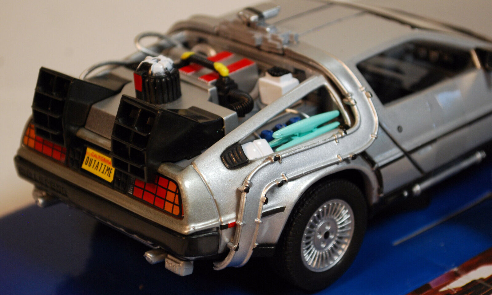 1985 Zurück in die Zukunft II De Lorean DMC 12 Time Machine 1:24 Welly 22441W