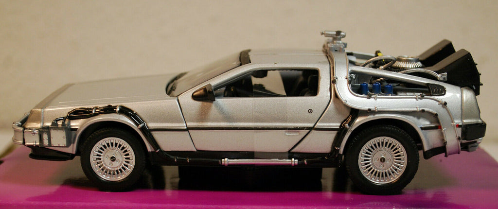 1985 Zurück in die Zukunft I DeLorean DMC 12 Time Machine 1:24 Welly 22443