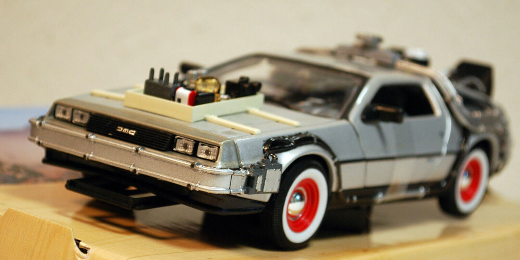 1985 Zurück in die Zukunft III De Lorean DMC 12 Time Machine 1:24 Welly 22444
