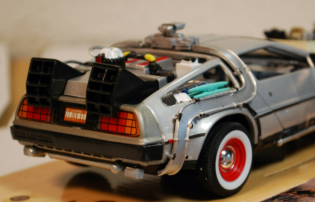 1985 Zurück in die Zukunft III De Lorean DMC 12 Time Machine 1:24 Welly 22444