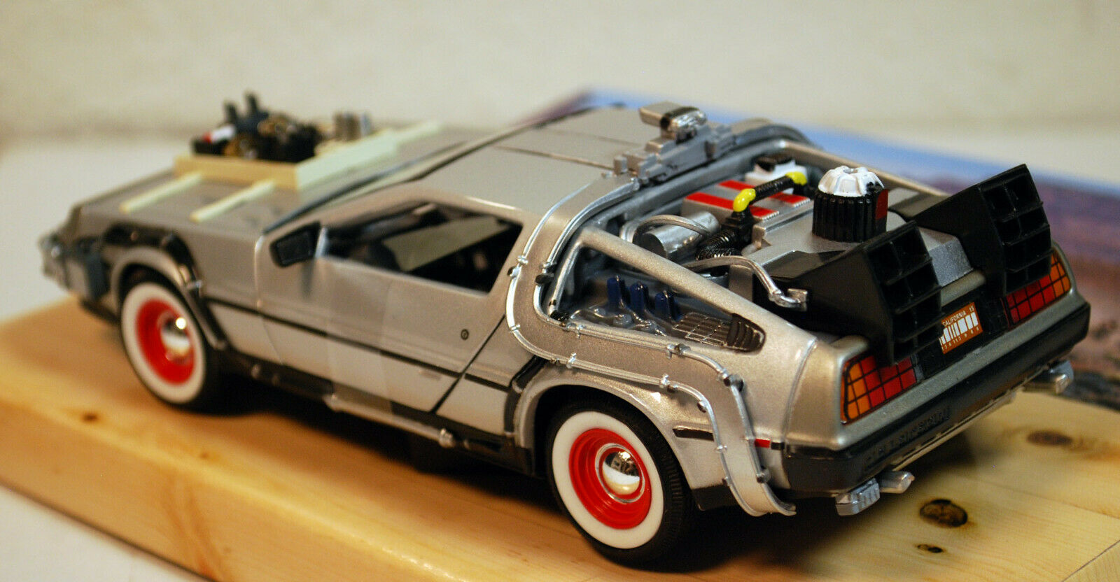 1985 Zurück in die Zukunft III De Lorean DMC 12 Time Machine 1:24 Welly 22444