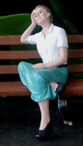 23926 American Diorama Seated Figure Kristan 1:24