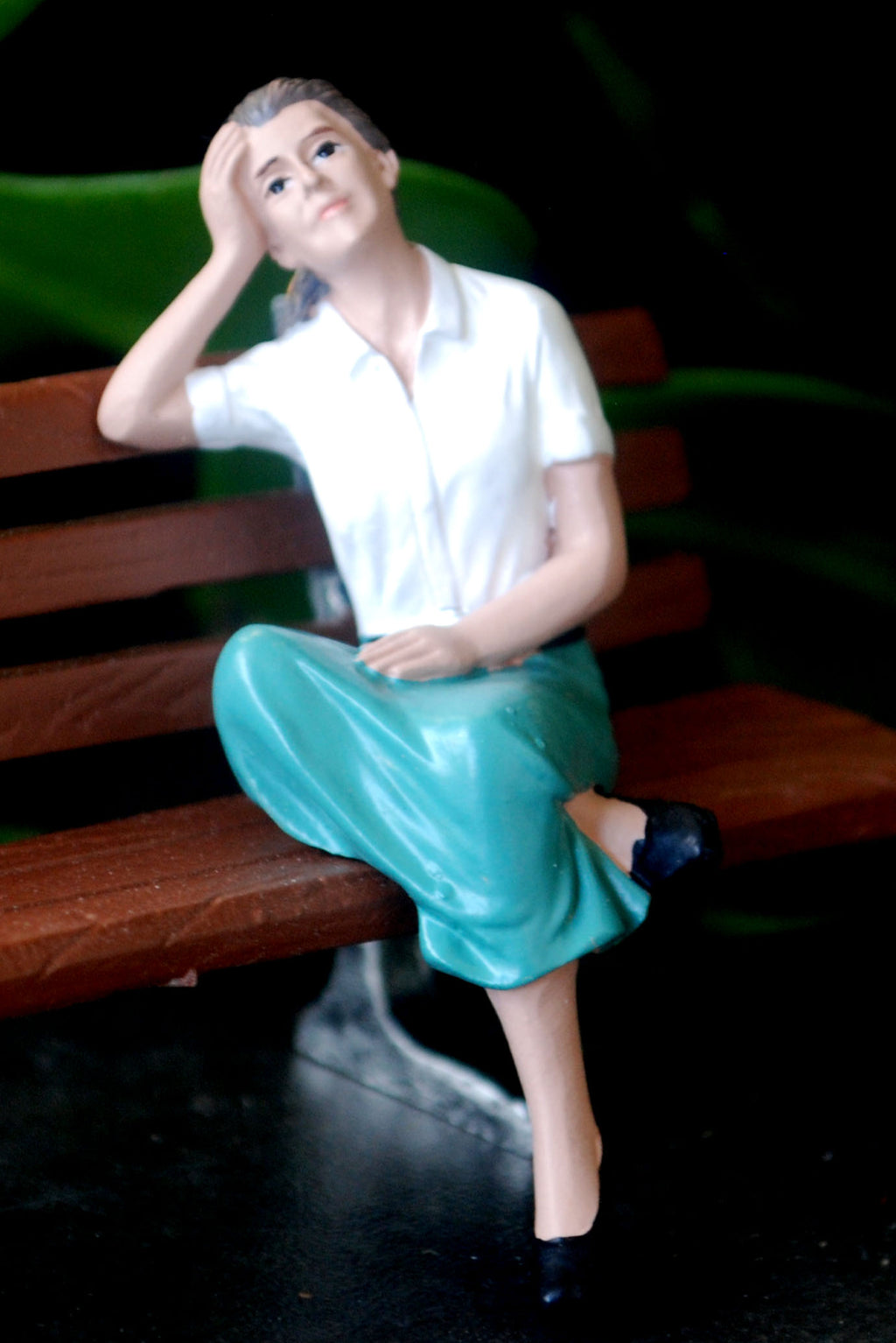 23926 American Diorama Seated Figure Kristan 1:24